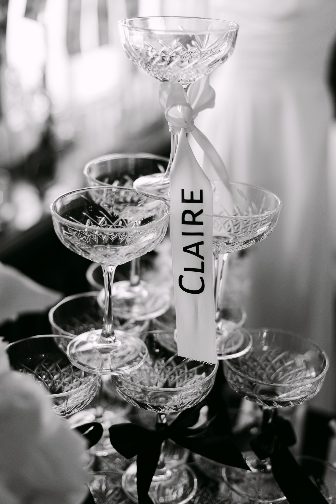 Champagne tower wedding reception luxury detail – Saphir Weddings