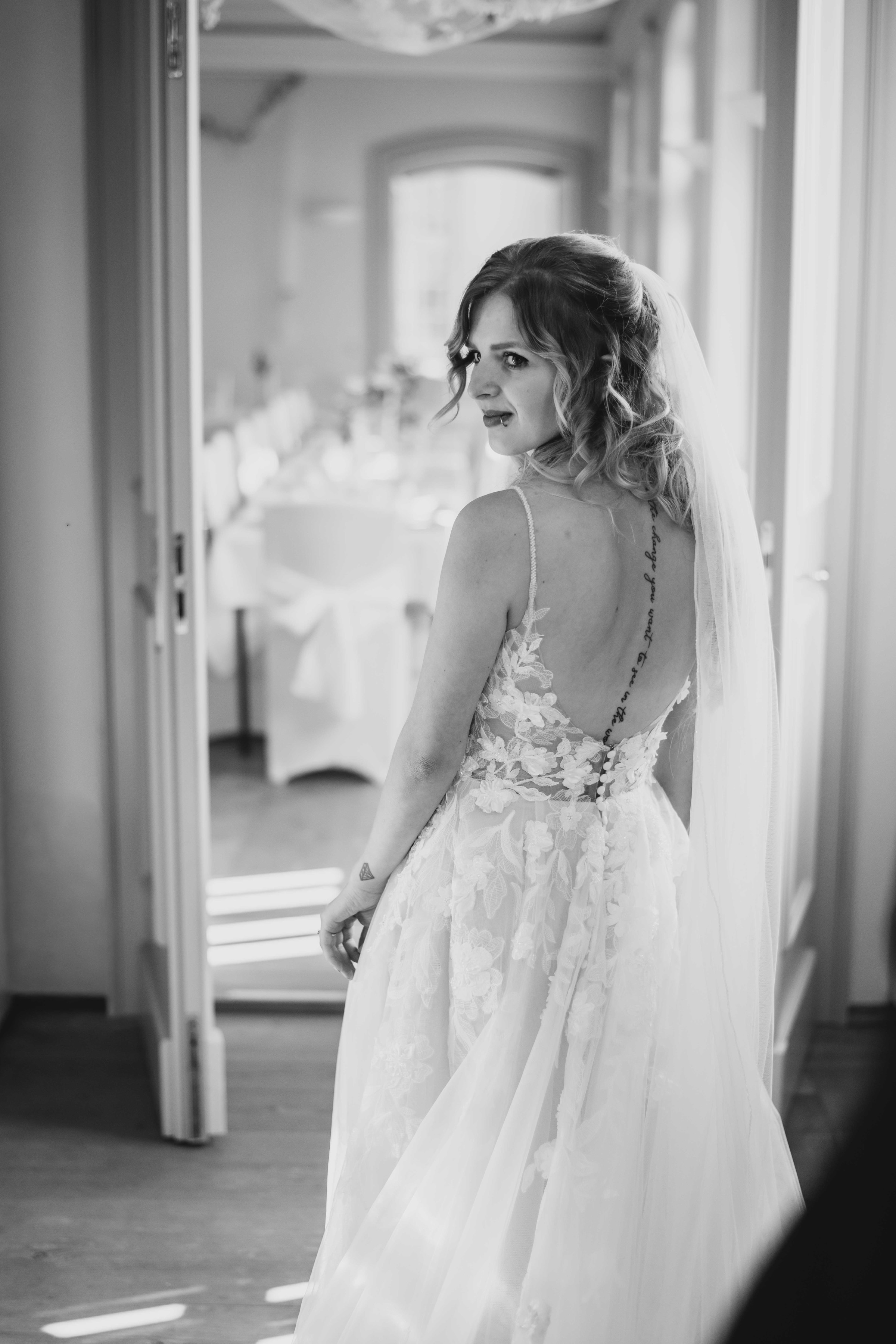 Black and white bridal portrait, Jagdschloss Fasanerie Rhön Bavaria – editorial wedding photography