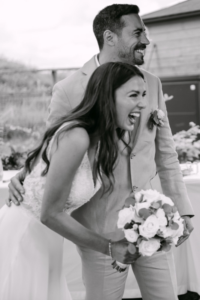 Joyful couple at Schafgarten Festung Rosenberg, Kronach Bavaria – documentary wedding photography
